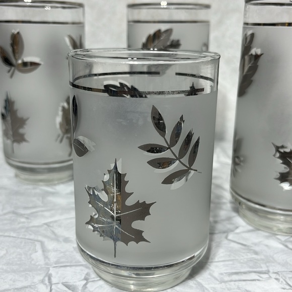 Set of 4 vintage Libbey frosted leaf tumblers 3 5.5 inches tall 1 4.5 inches - Picture 2 of 12